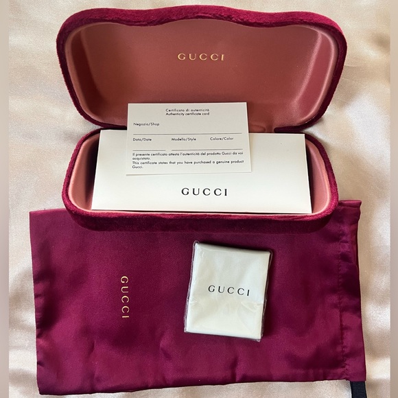 Authentic Gucci sunglass case - Picture 1 of 6